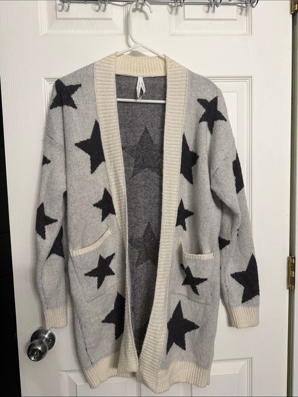 Cozy Star-Print Open Cardigan Sweater - Light Gray/Black